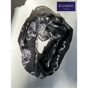 Skull Scarf • Bufanda de calavera •